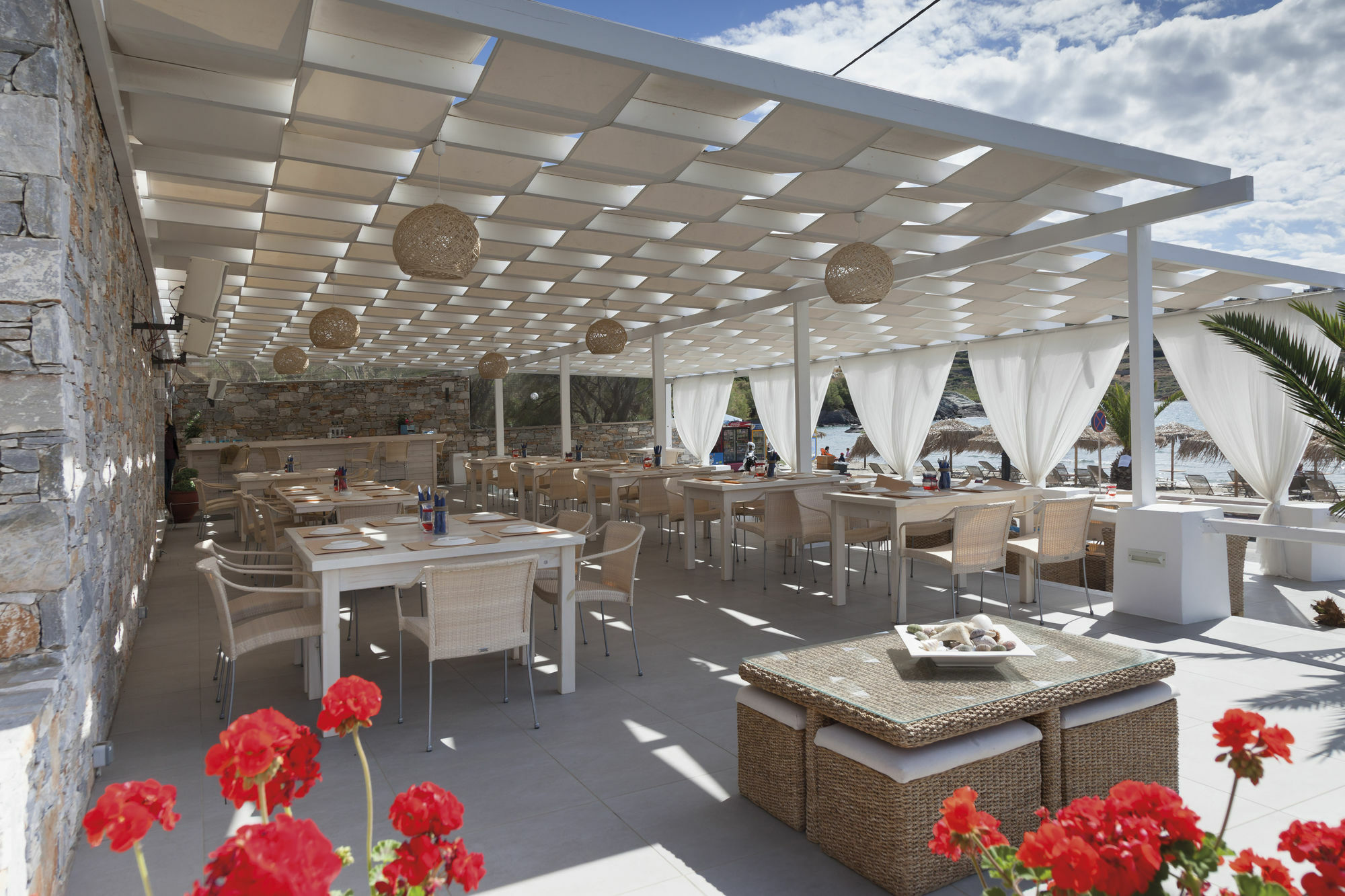 Blue Harmony Hotel Kini Exterior photo